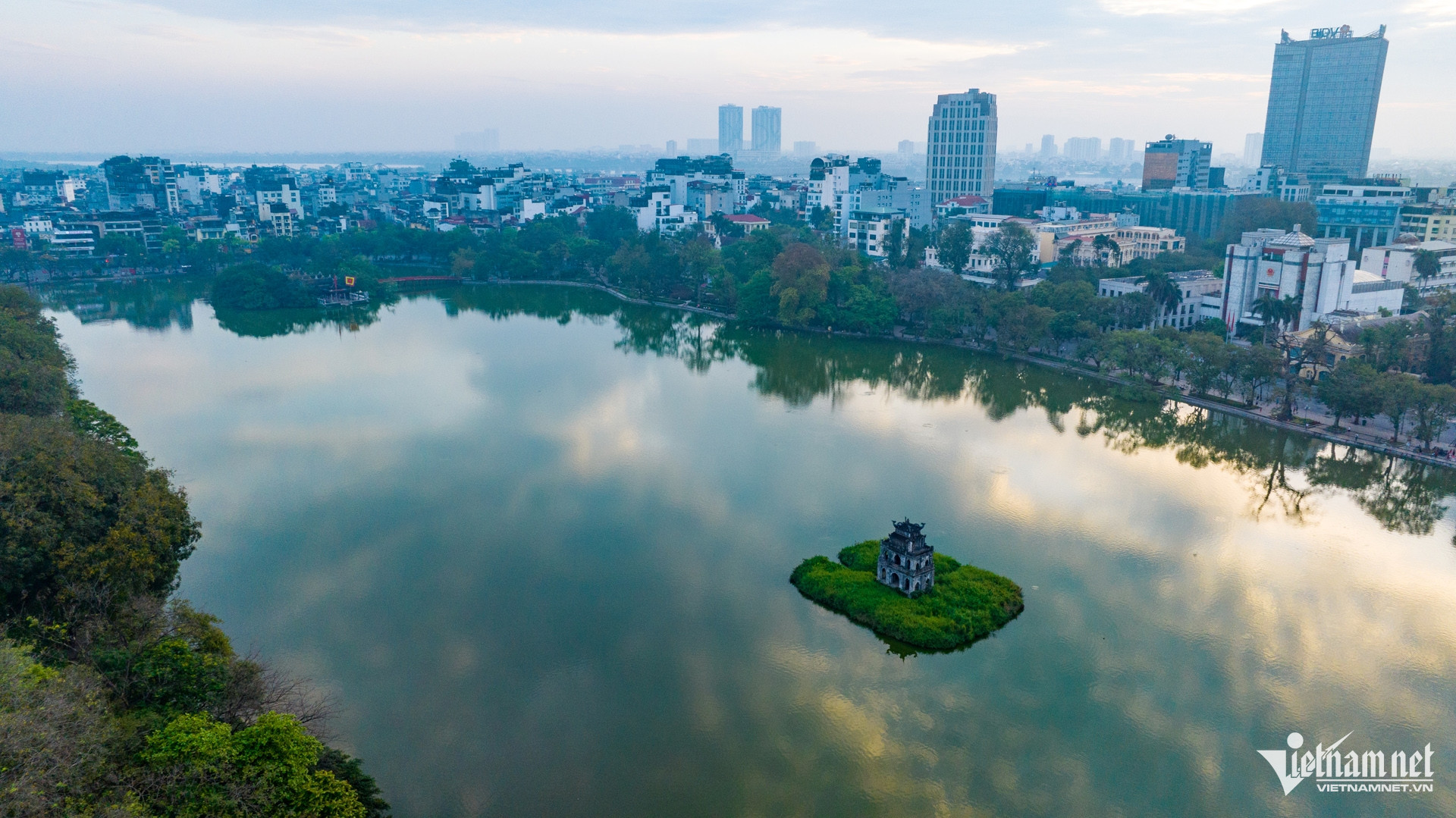 W-hà nội hồ gươm.jpg