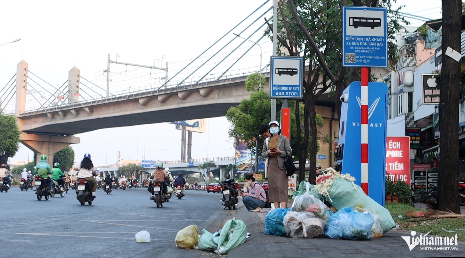 W-trạm chờ xe buýt TPHCM.jpg