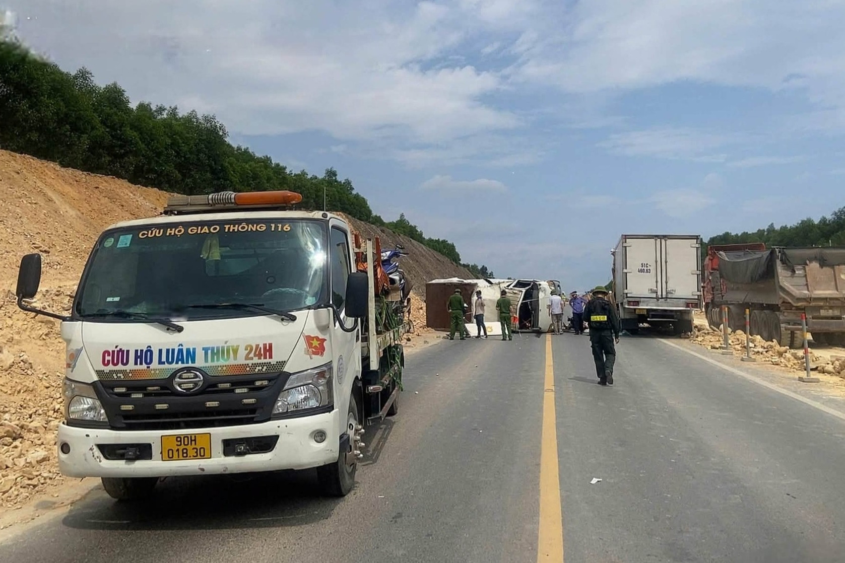 Xe tải đối đầu trên cao tốc Cam Lộ - La Sơn, hai người tử vong