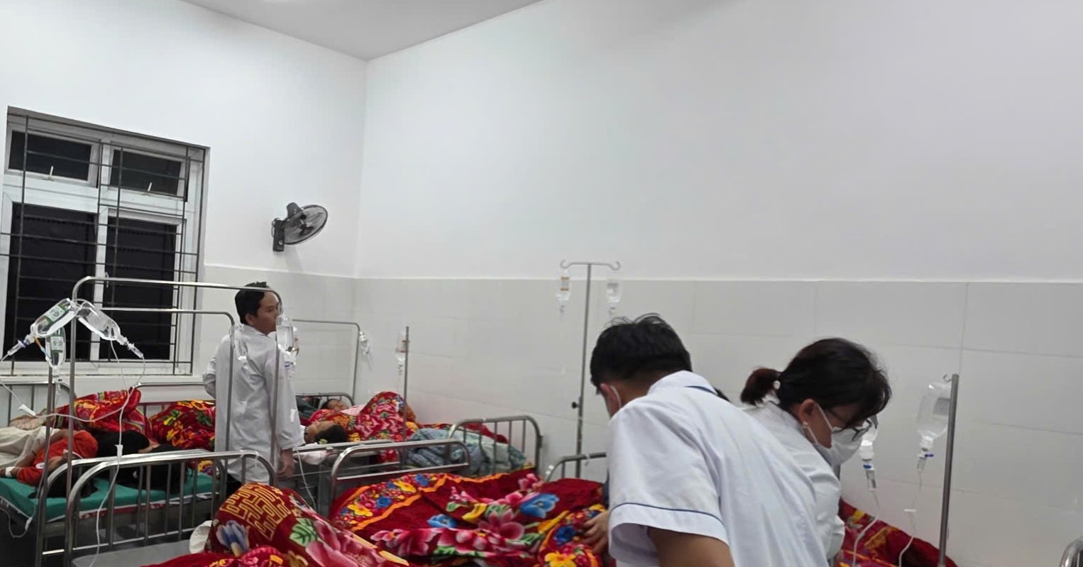 Hơn 200 học sinh ngộ độc do ăn quả lạ tại Lai Châu