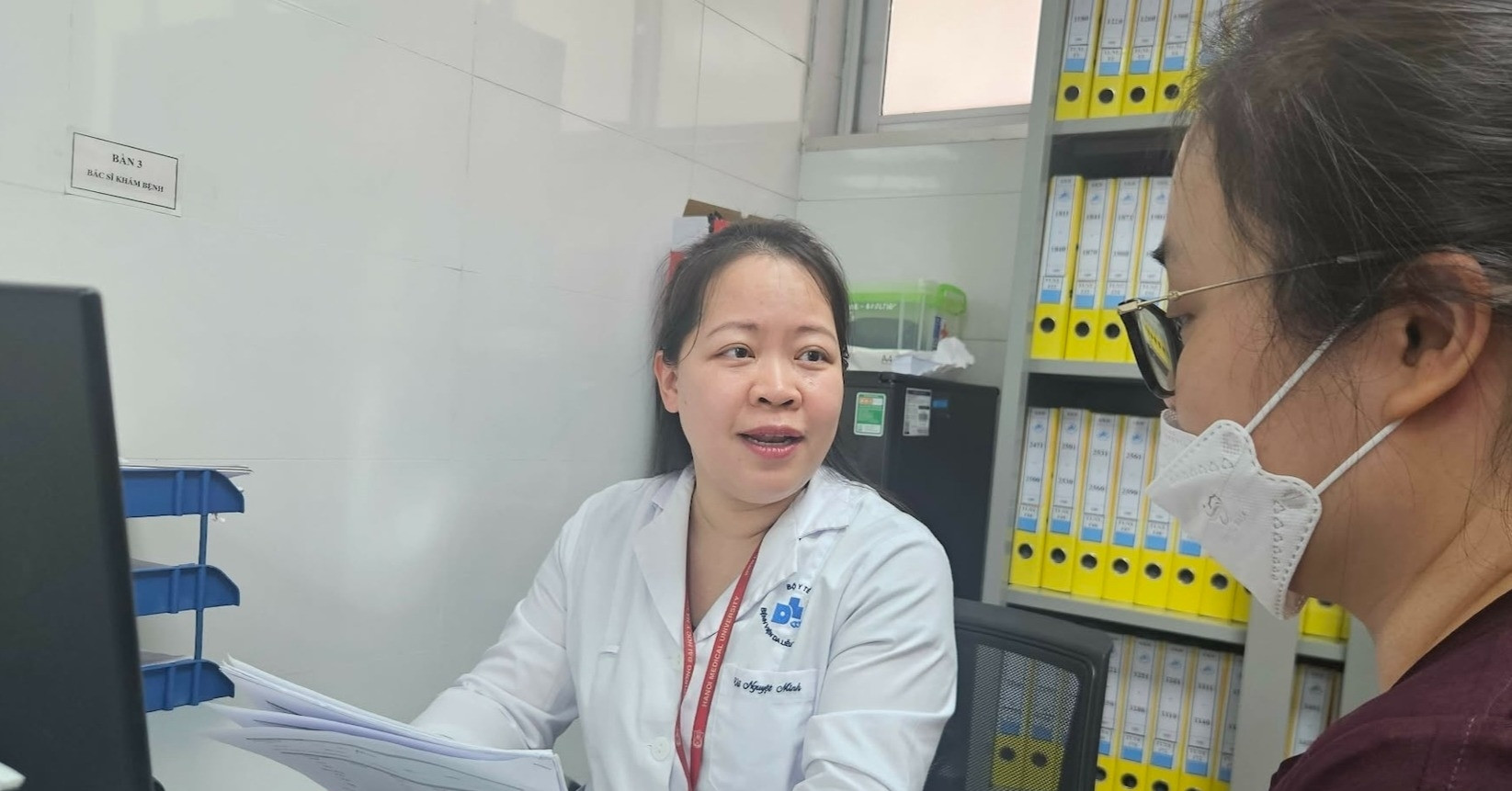 Bùng nổ trào lưu nhuộm da nâu gợi cảm, có rủi ro đe dọa sức khỏe?