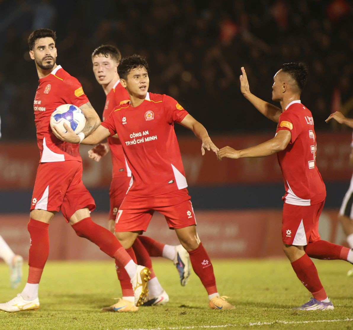 ca tphcm vs da nang.jpg