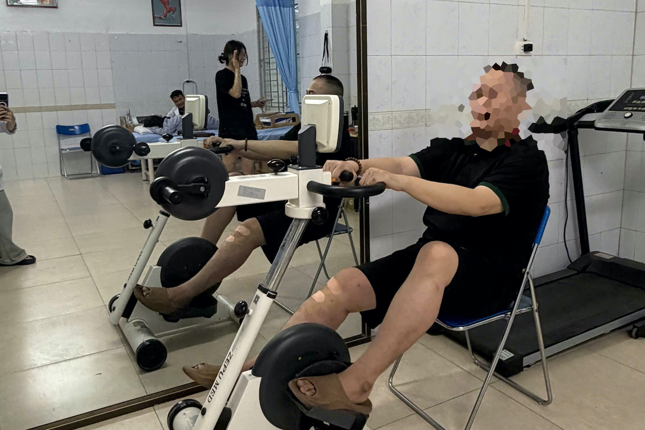 Chưa 40 tuổi, lưng thoái hóa ‘thẳng như cây tre’
