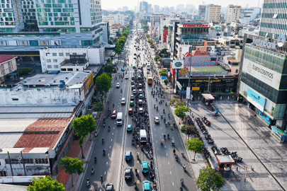 Điểm nóng giao thông đường Cộng Hòa khác lạ trong ngày đầu áp dụng làn đảo chiều