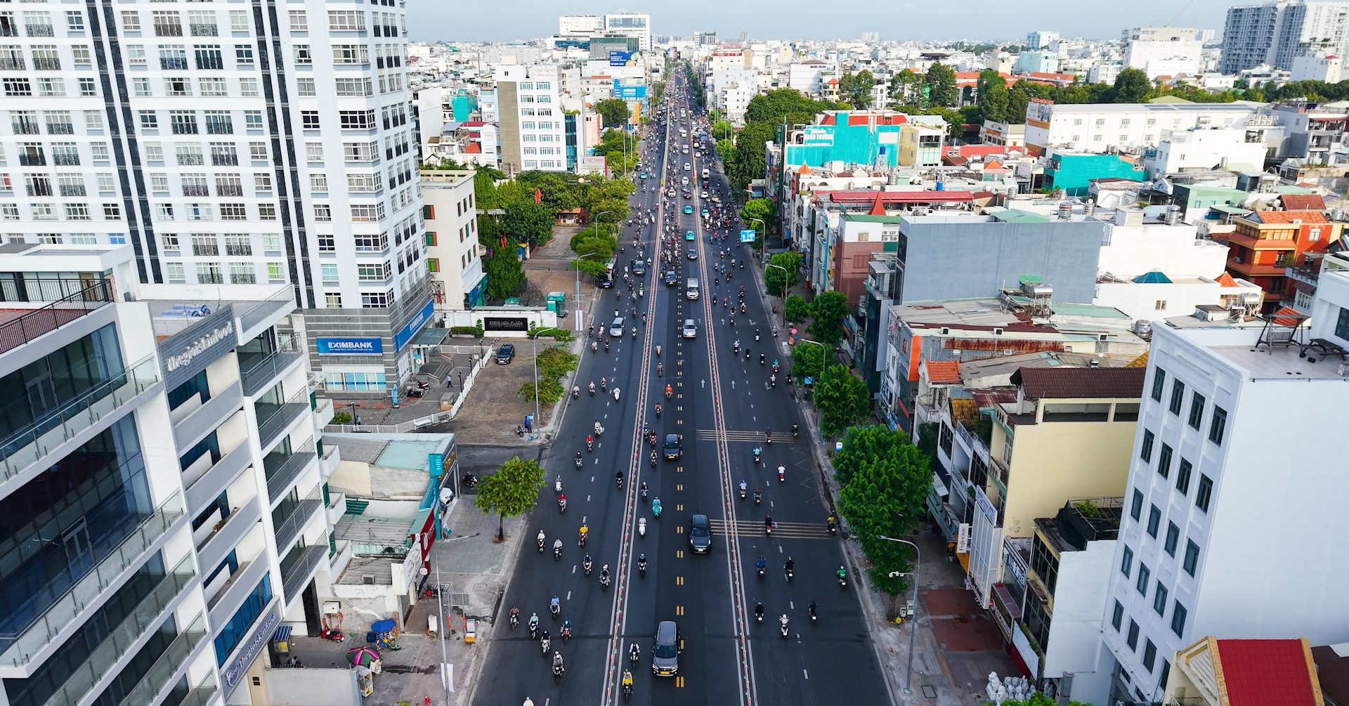 Điểm nóng giao thông đường Cộng Hòa khác lạ trong ngày đầu áp dụng làn đảo chiều