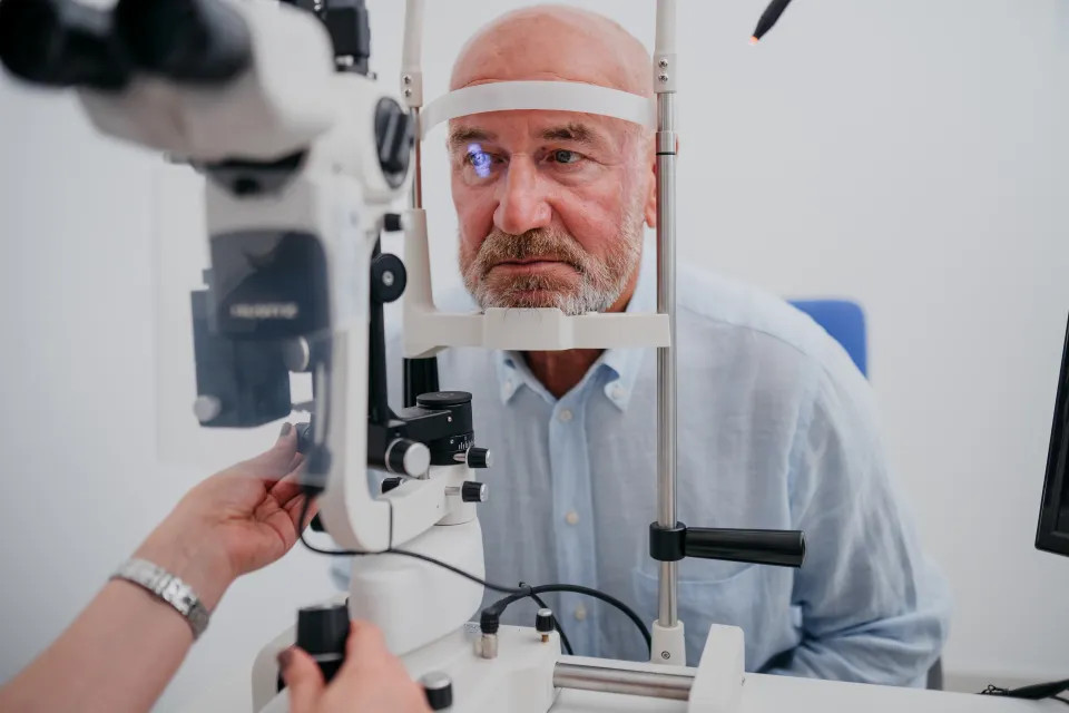 doctor senior patient ophthalmology clinic 1080040275 (1).webp