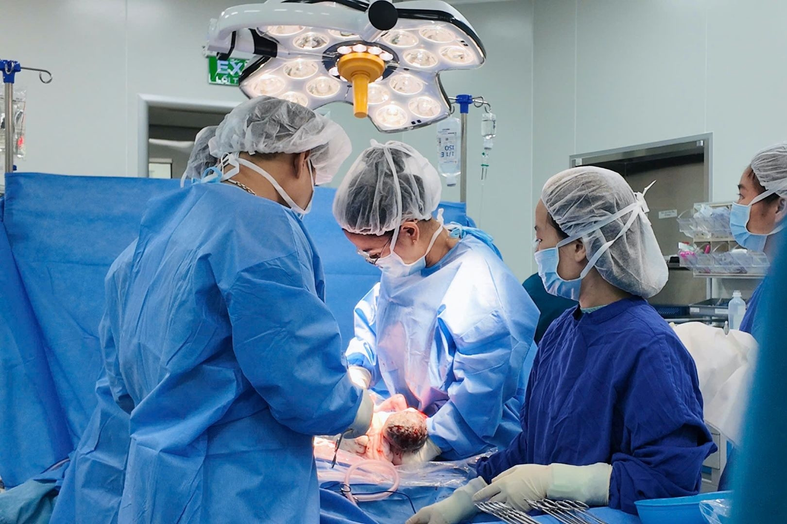 Gần 50 ngày chạy đua giữ thai cho sản phụ IVF tại Vinmec Smart City
