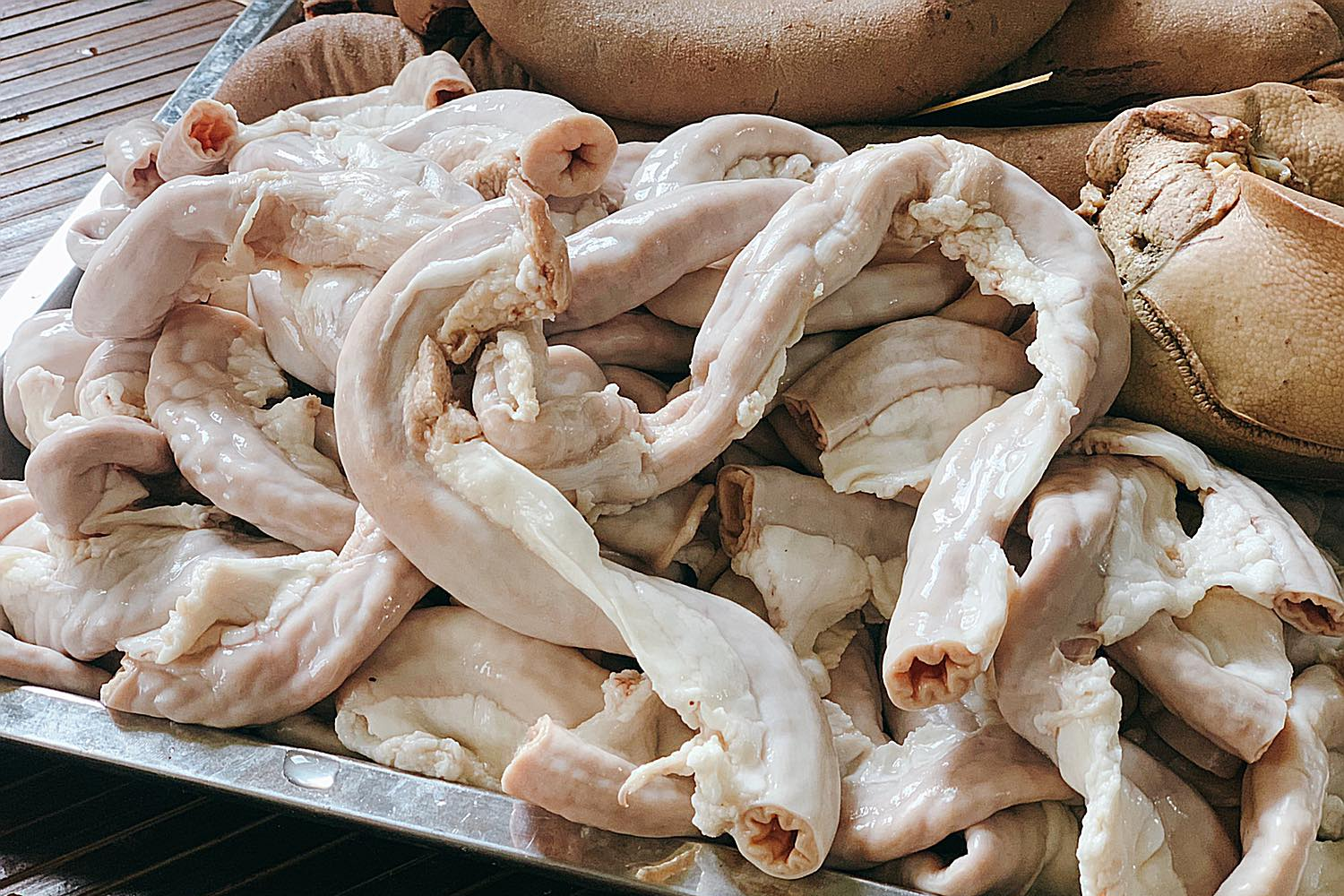 Luộc lòng non trong bao lâu? Cách luộc lòng non không bị dai