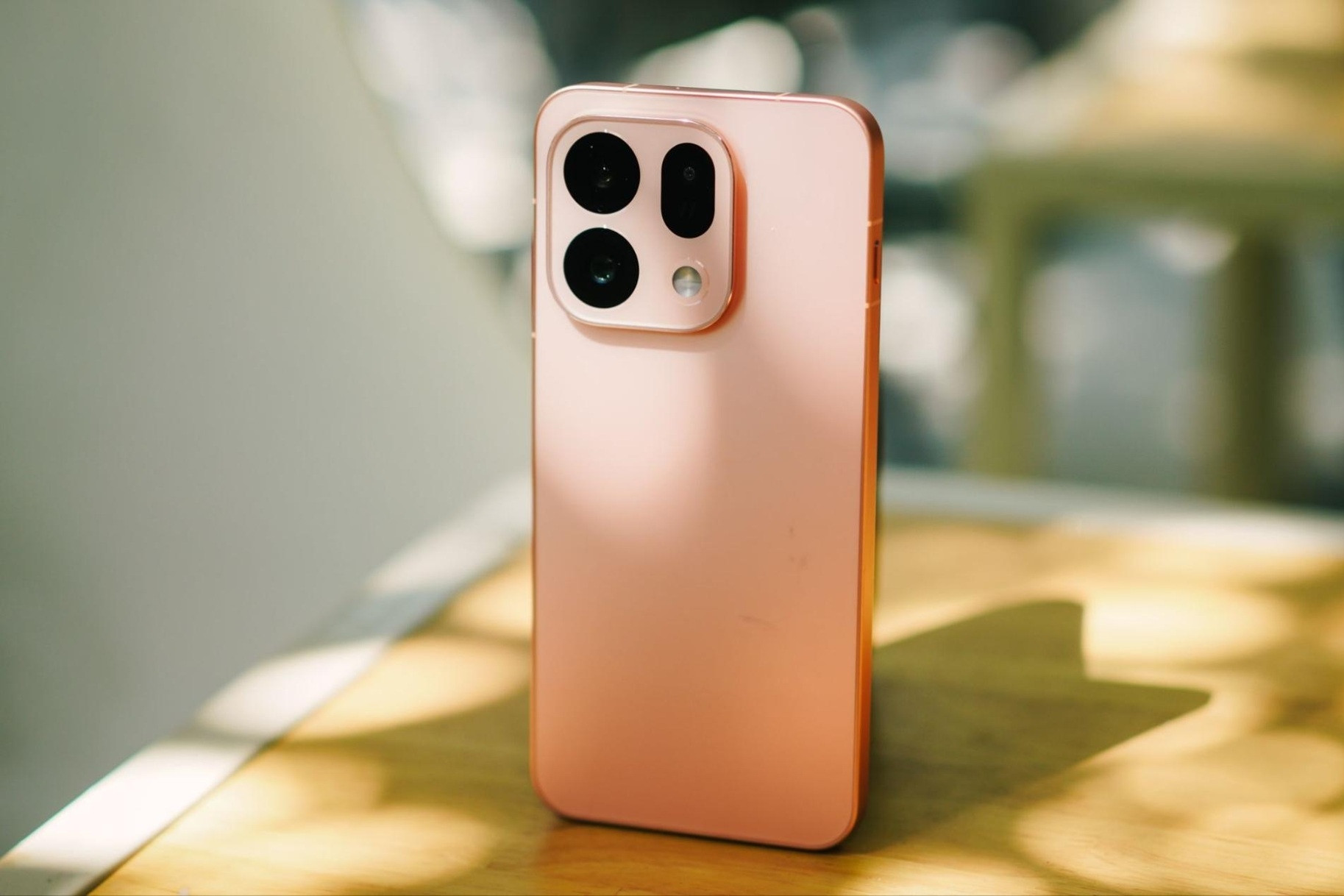 OPPO Find X9s - ‘máy ảnh Hasselblad trên smartphone’ hợp ví người trẻ