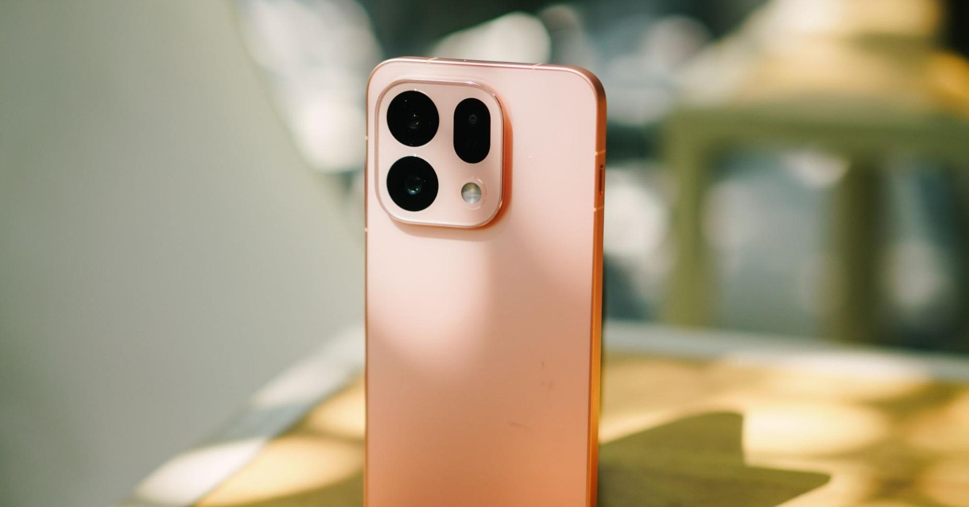 OPPO Find X9s - ‘máy ảnh Hasselblad trên smartphone’ hợp ví người trẻ