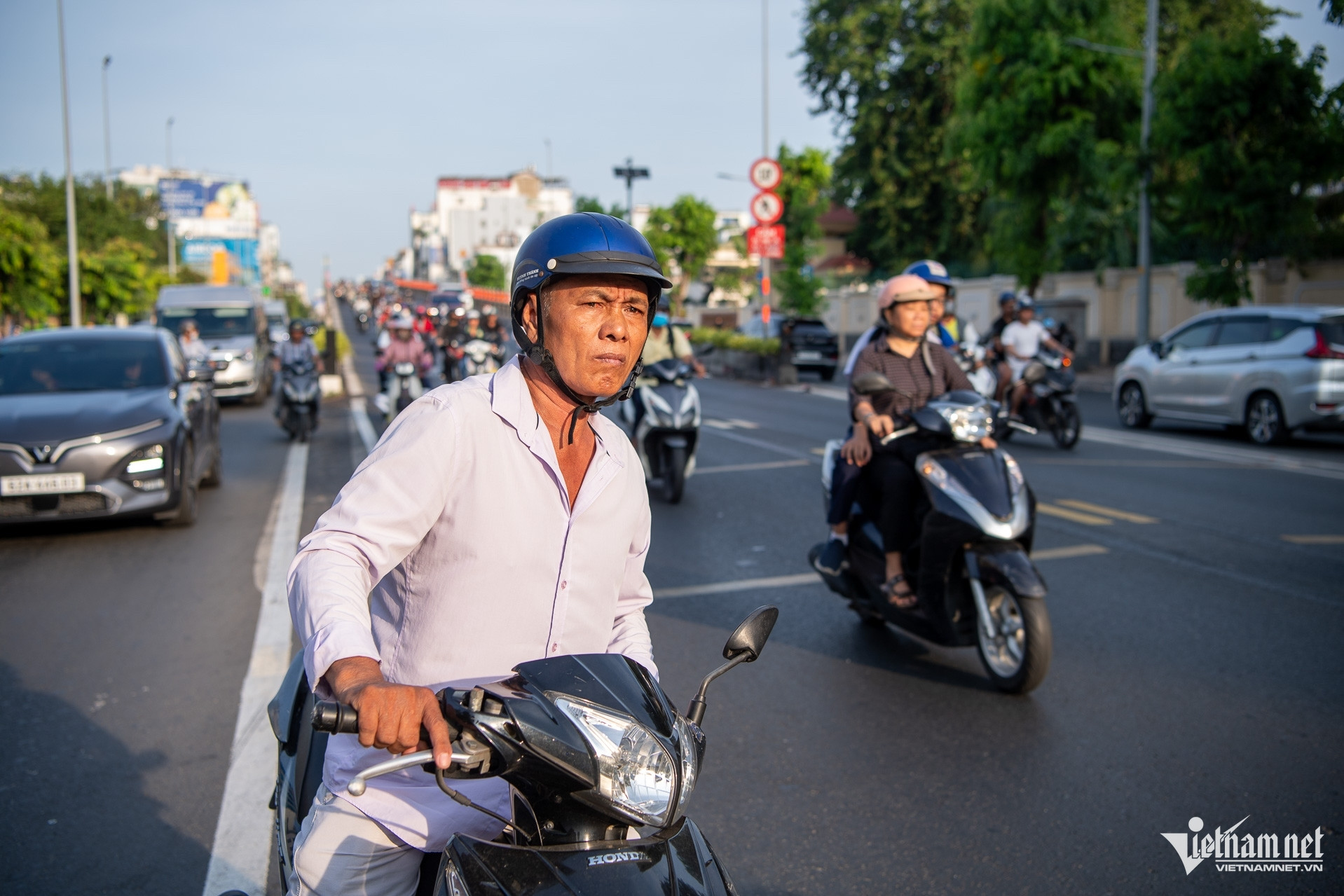 TPHCM đảo chiều đường Cộng Hòa ngày đầu: Người dân bối rối tìm lối đi