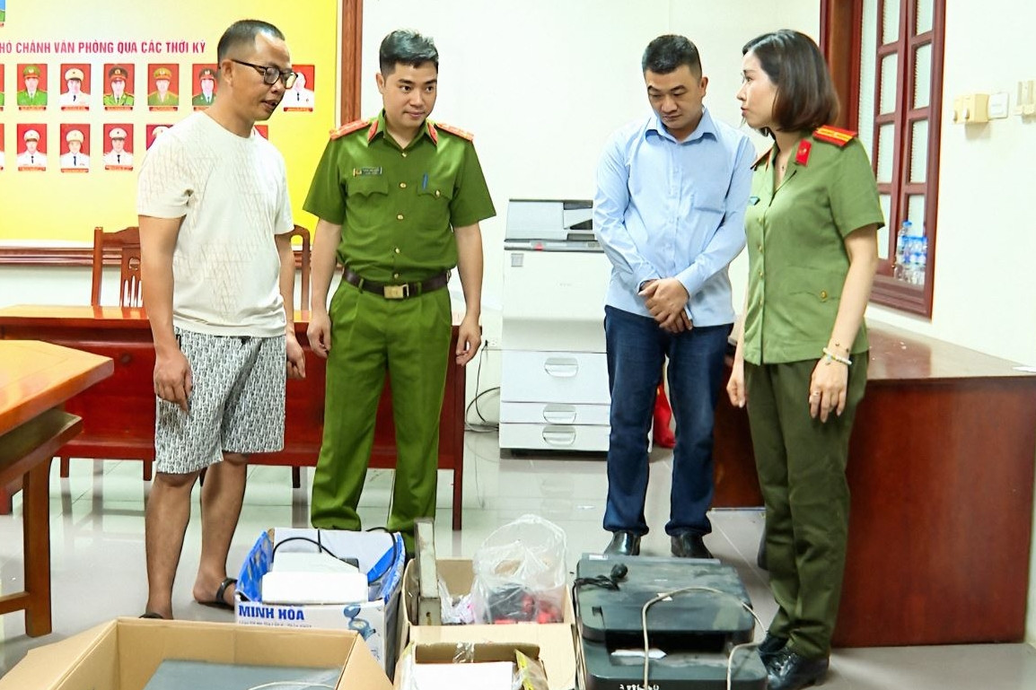 Triệt phá đường dây cho 'ra lò' hàng nghìn văn bằng, chứng chỉ giả