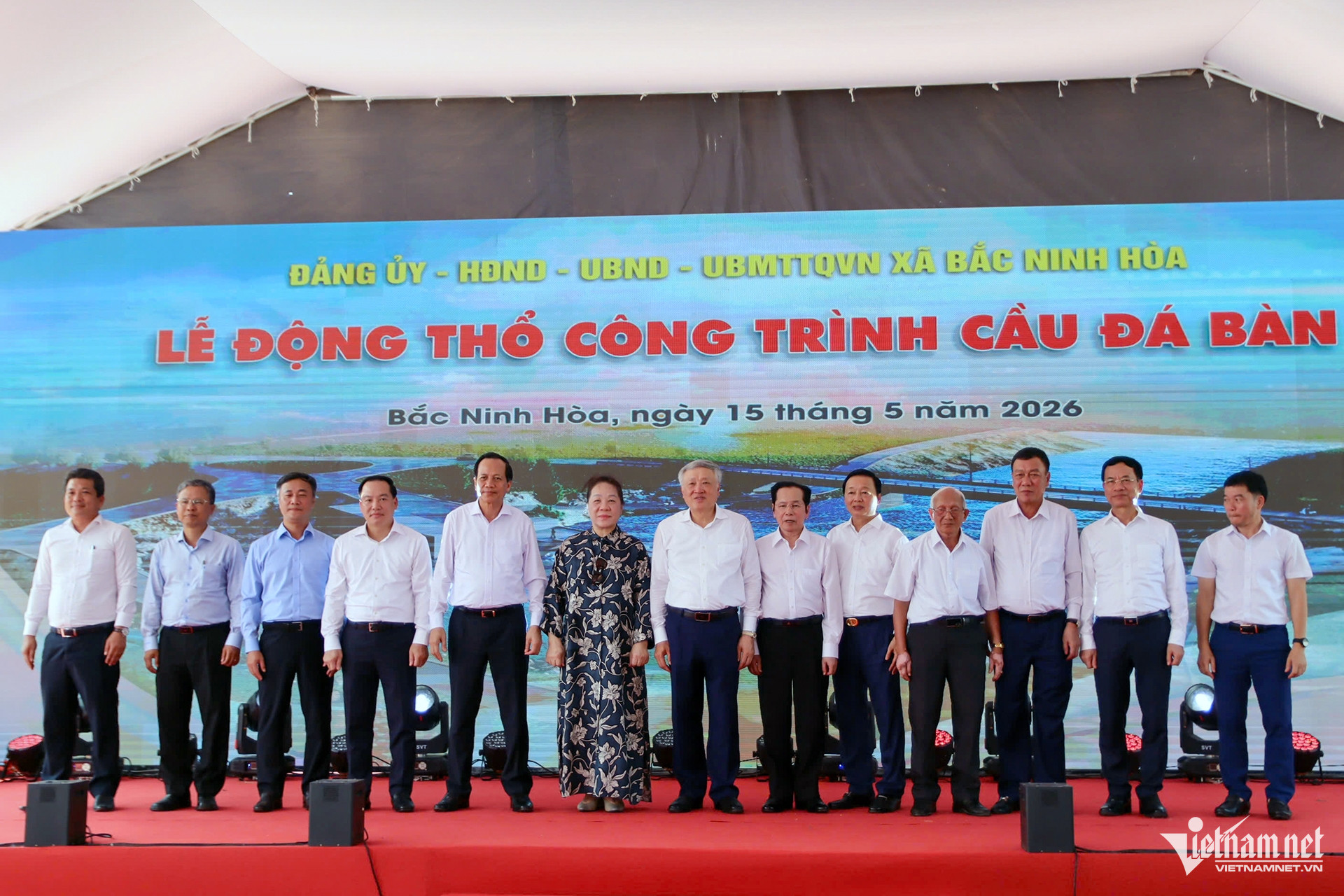 W-Le khoi cong 1.jpg