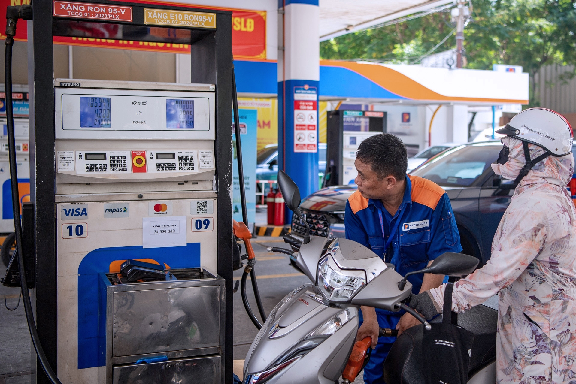  Xăng E10 bắt đầu phủ sóng TPHCM, nhiều cây xăng ngừng bán xăng khoáng 