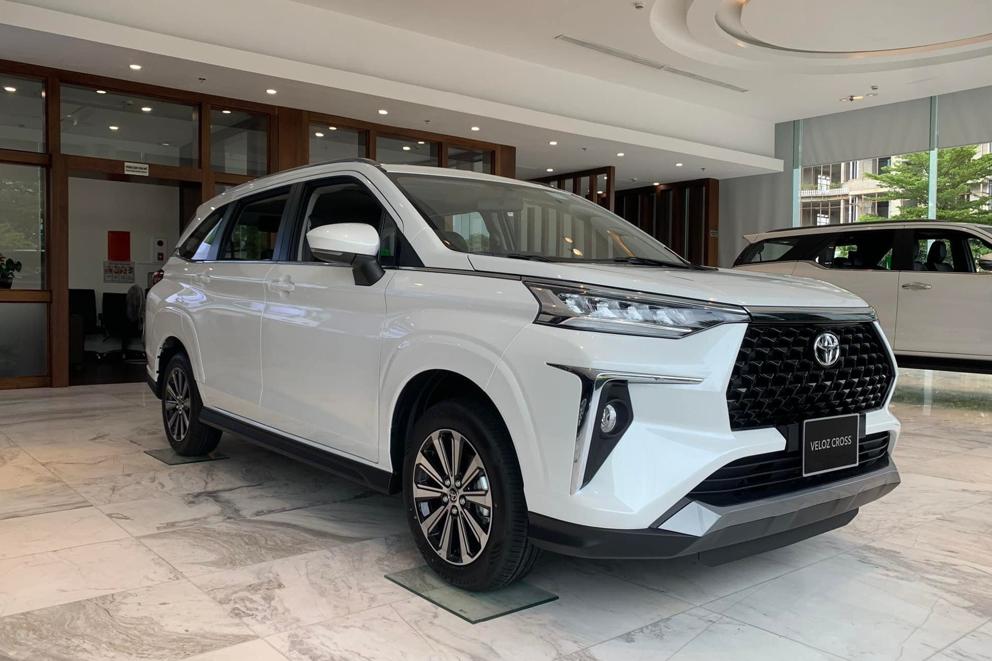 Xe MPV xăng tháng 4: Toyota Veloz Cross 'soán ngôi' thay Mitsubishi Xpander