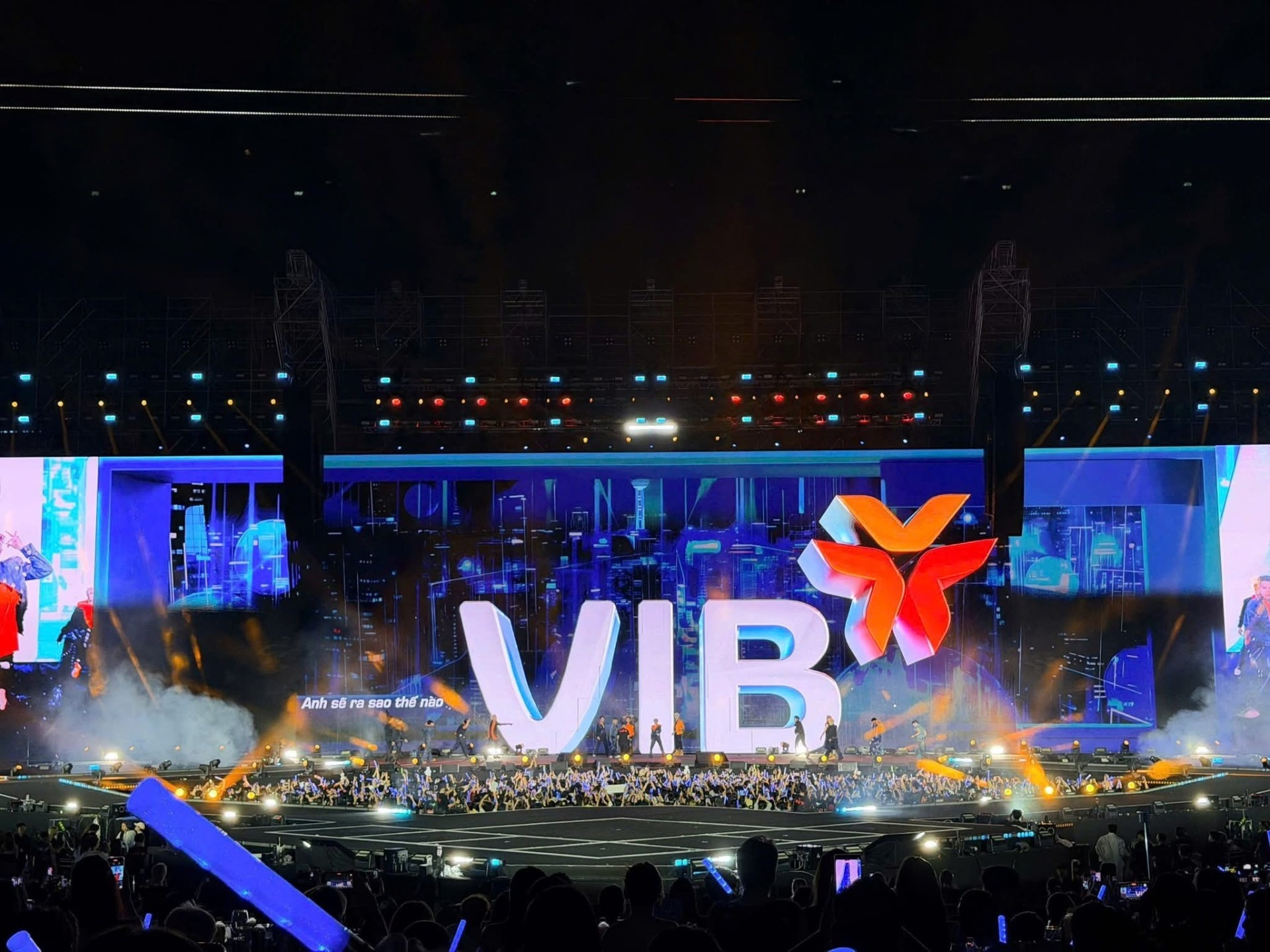 3 ngan hang VIB.jpg