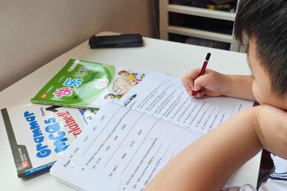 Cơn sốt học thêm và 'cái giá' ẩn sau thành tích hàng đầu