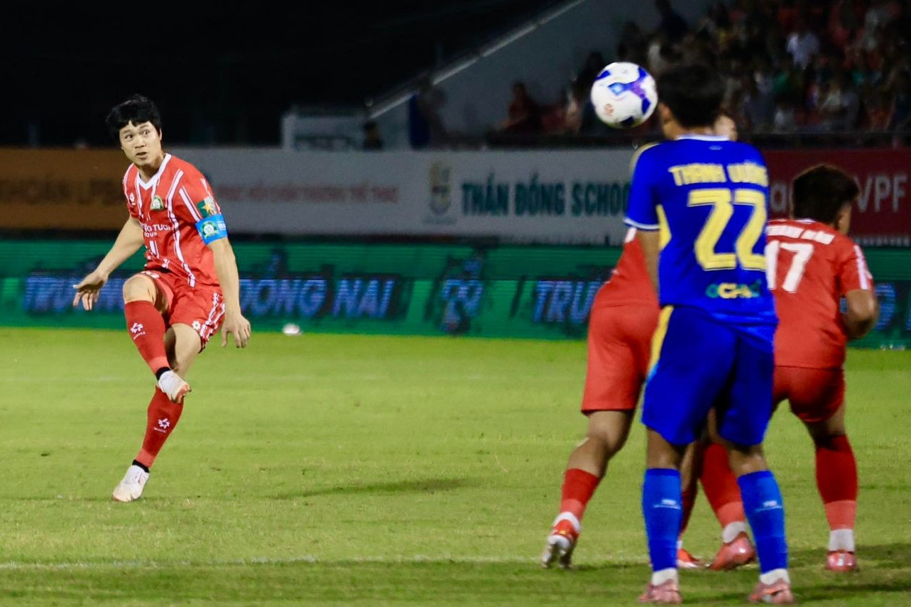 Công Phượng ghi siêu phẩm ngày tái xuất, Đồng Nai sắp lên V-League