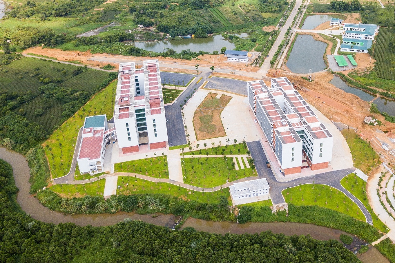 Đại học hàng đầu phải thấm thía hai chữ quốc gia để phụng sự