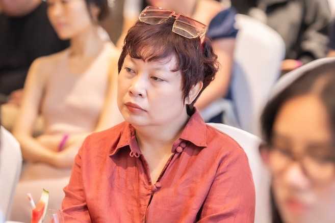  Đạo diễn 'Mưa đỏ' Đặng Thái Huyền gặp gỡ loạt tên tuổi sừng sỏ của điện ảnh Việt 