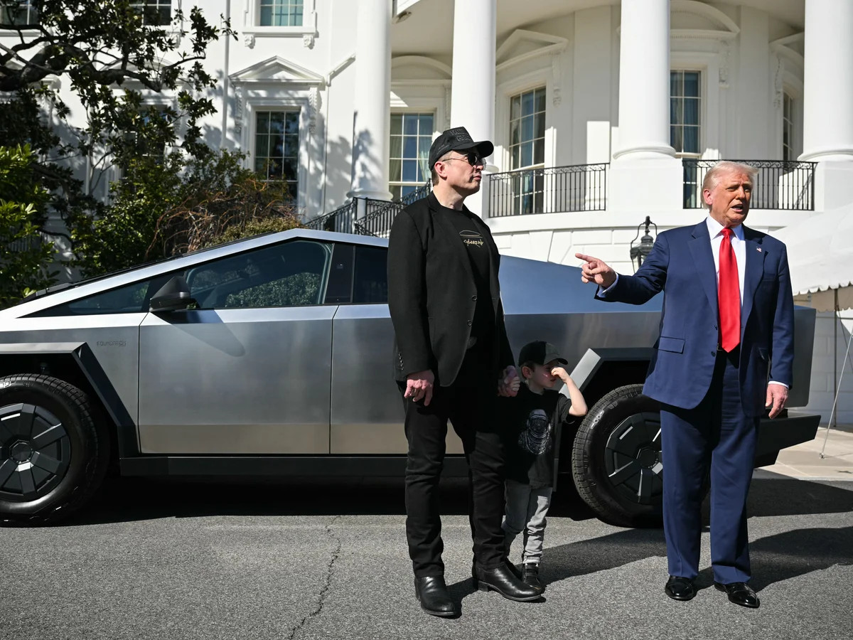 Elon Musk Tesla.webp
