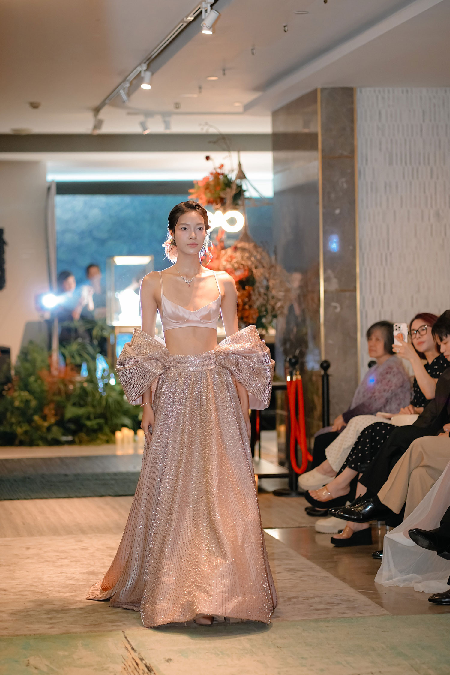 https://static-images.vnncdn.net/vps_images_publish/000001/000003/2026/5/16/lai-mai-hoa-4-510.jpg