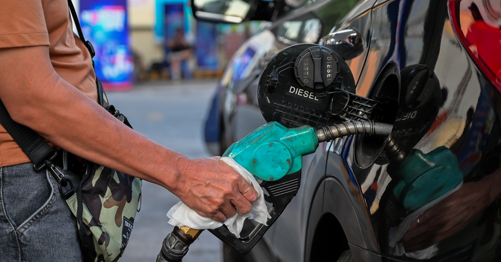 Giá xăng dầu hôm nay 16/5: Xăng hạ gần 10.000 đồng/lít, dầu diesel đã giảm mạnh 17.562 đồng/lít từ đỉnh