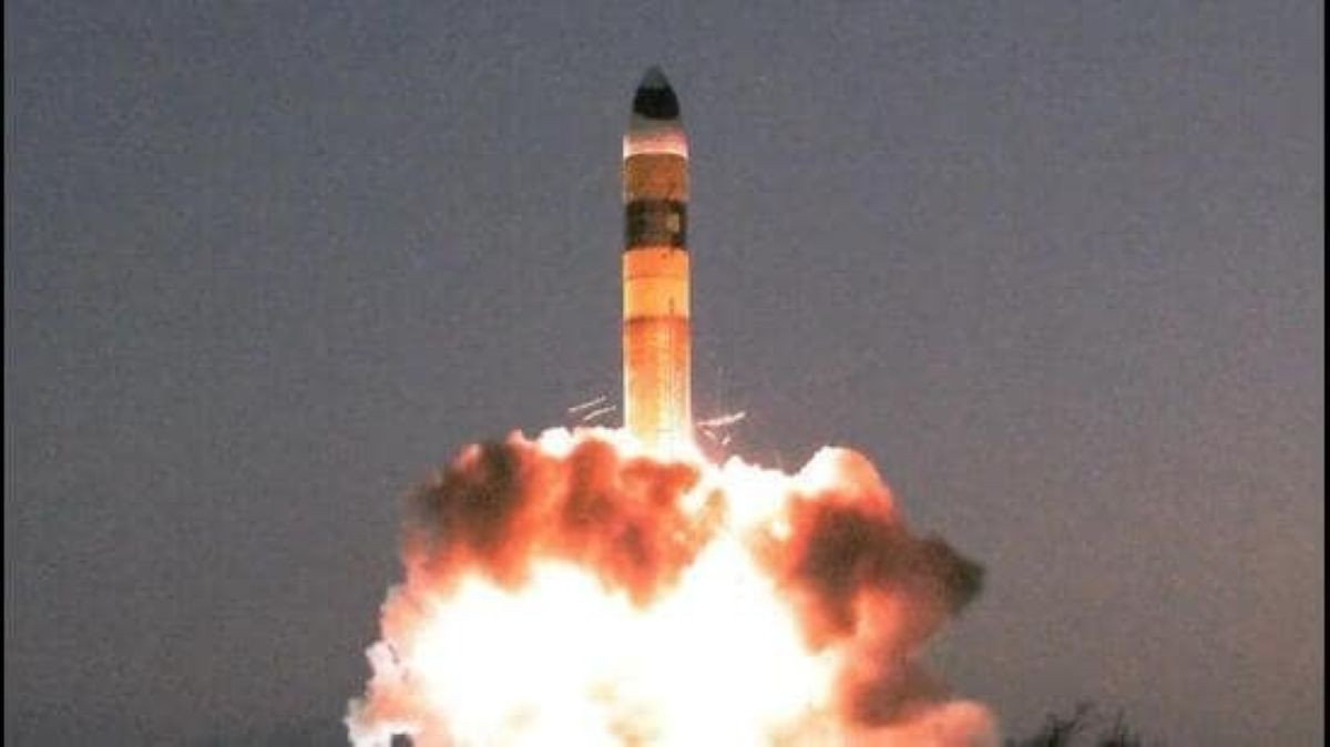 Tên lửa Agni V Ấn Độ.jpg