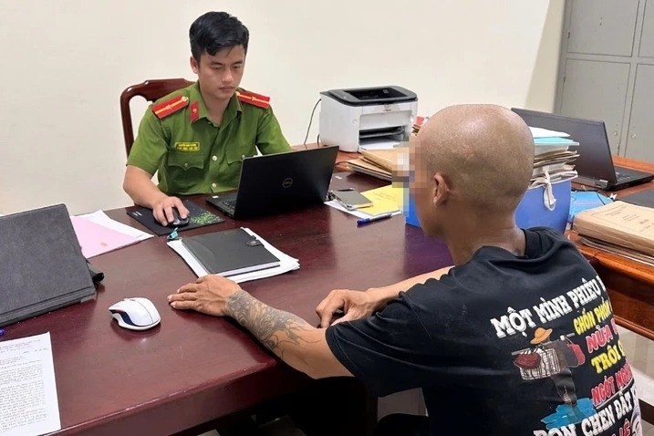 Triệu tập người đàn ông dọa đánh mẹ, phát trực tiếp lên mạng xã hội