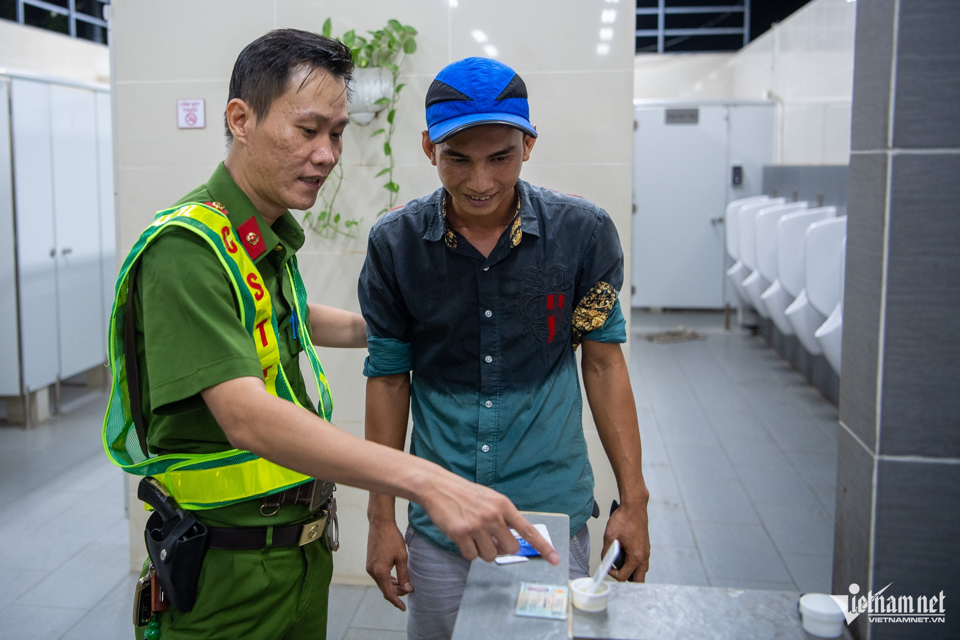 W-Công an TPHCM ra quân cao điểm   Tuấn Hùng 25.jpg