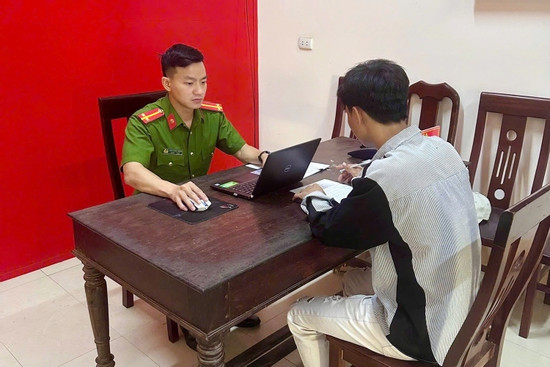  Bản tin cuối ngày 17/5: Danh tính nam thanh niên đánh cô gái tại quán bida  episode artwork