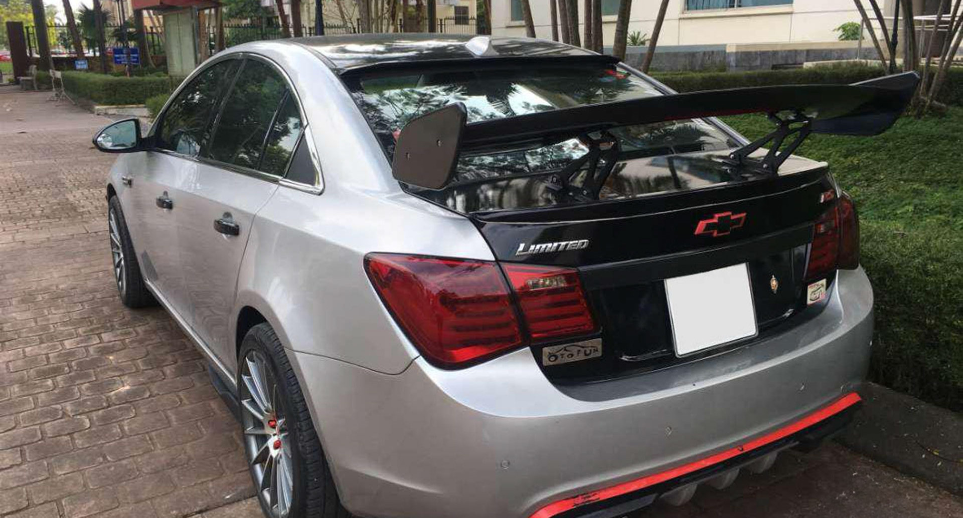 5 phụ kiện ô tô đốt tiền tài xế mới nên cân nhắc tránh mua