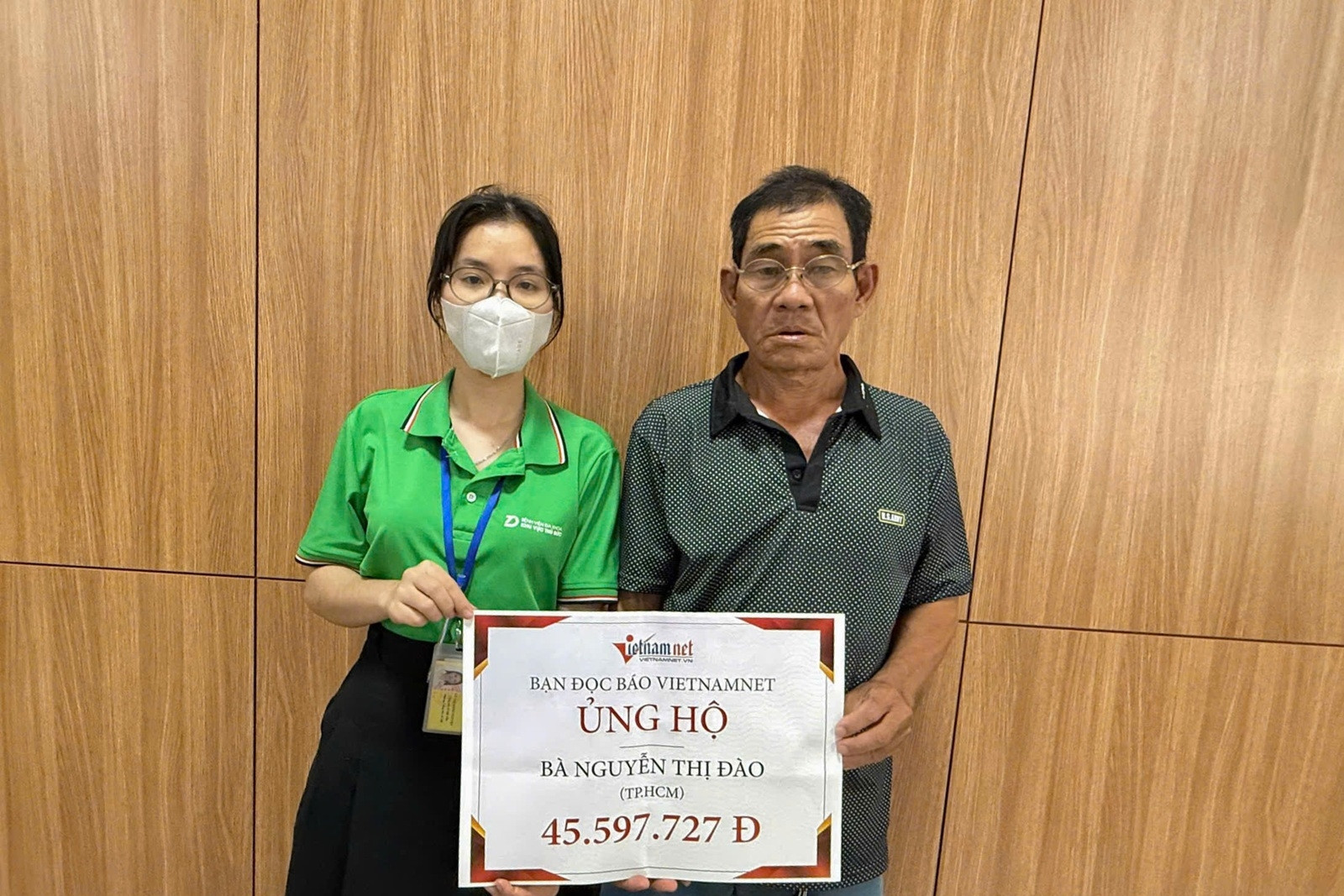 Bạn đọc giúp đỡ người phụ nữ bán vé số bị tai nạn hơn 45 triệu đồng