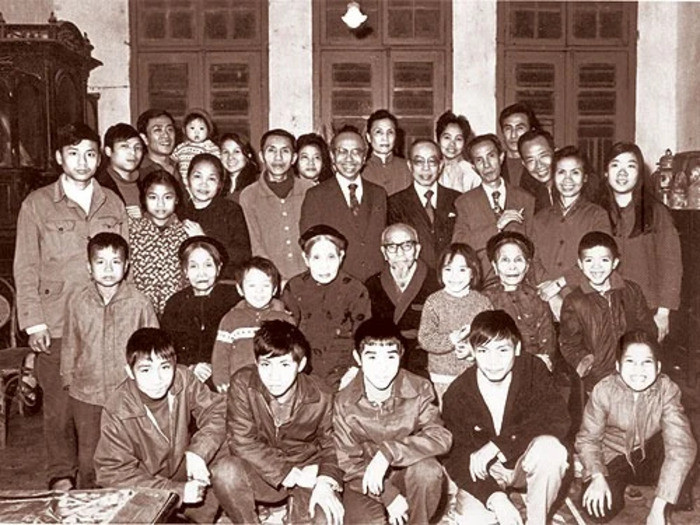gia dinh giao su pham huy dung 0958 (1).jpg