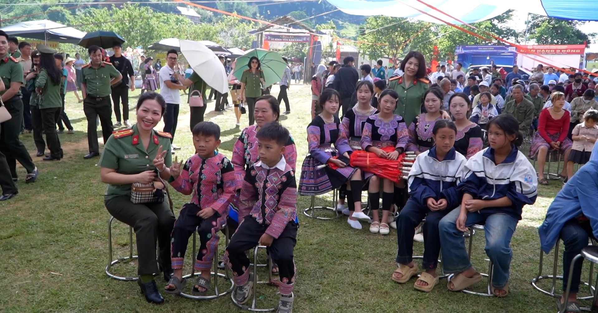 Khi công an xuống bản, cả bản làng mồ hôi khiến cả Sơn La rộn ràng