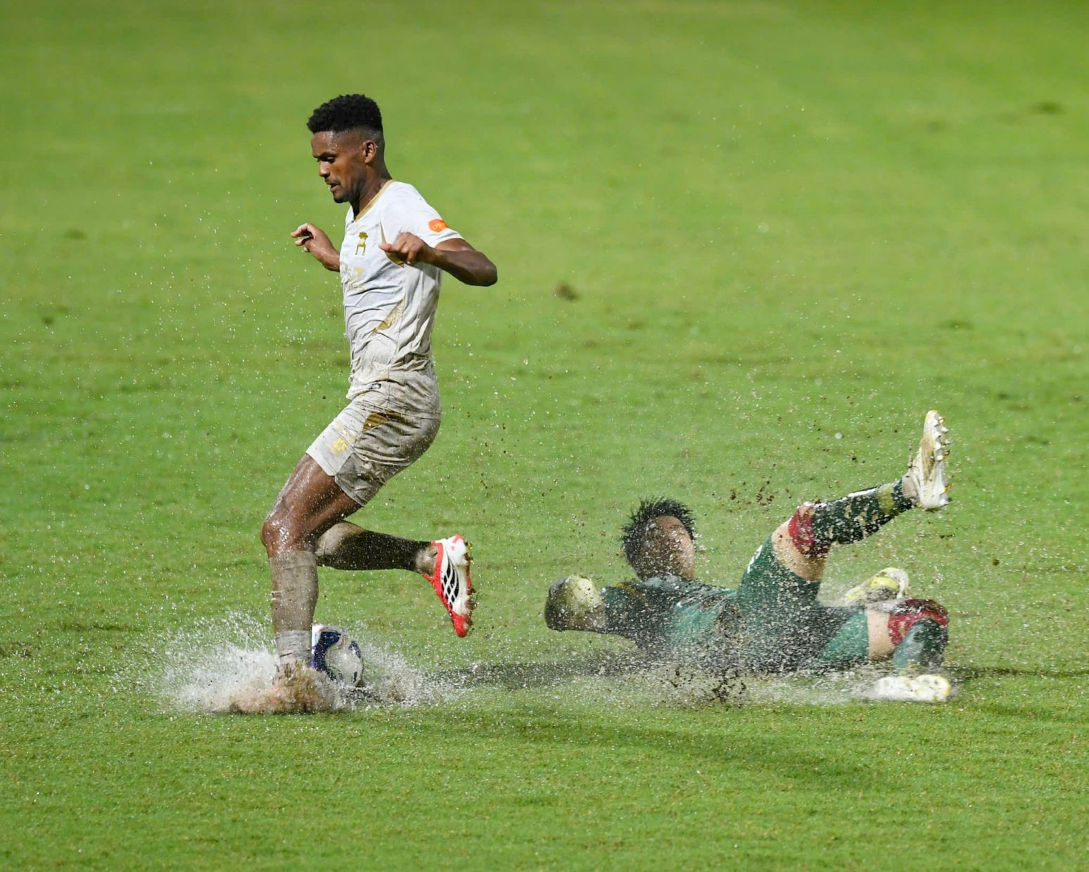 pvf cand vs ha noi .jpg