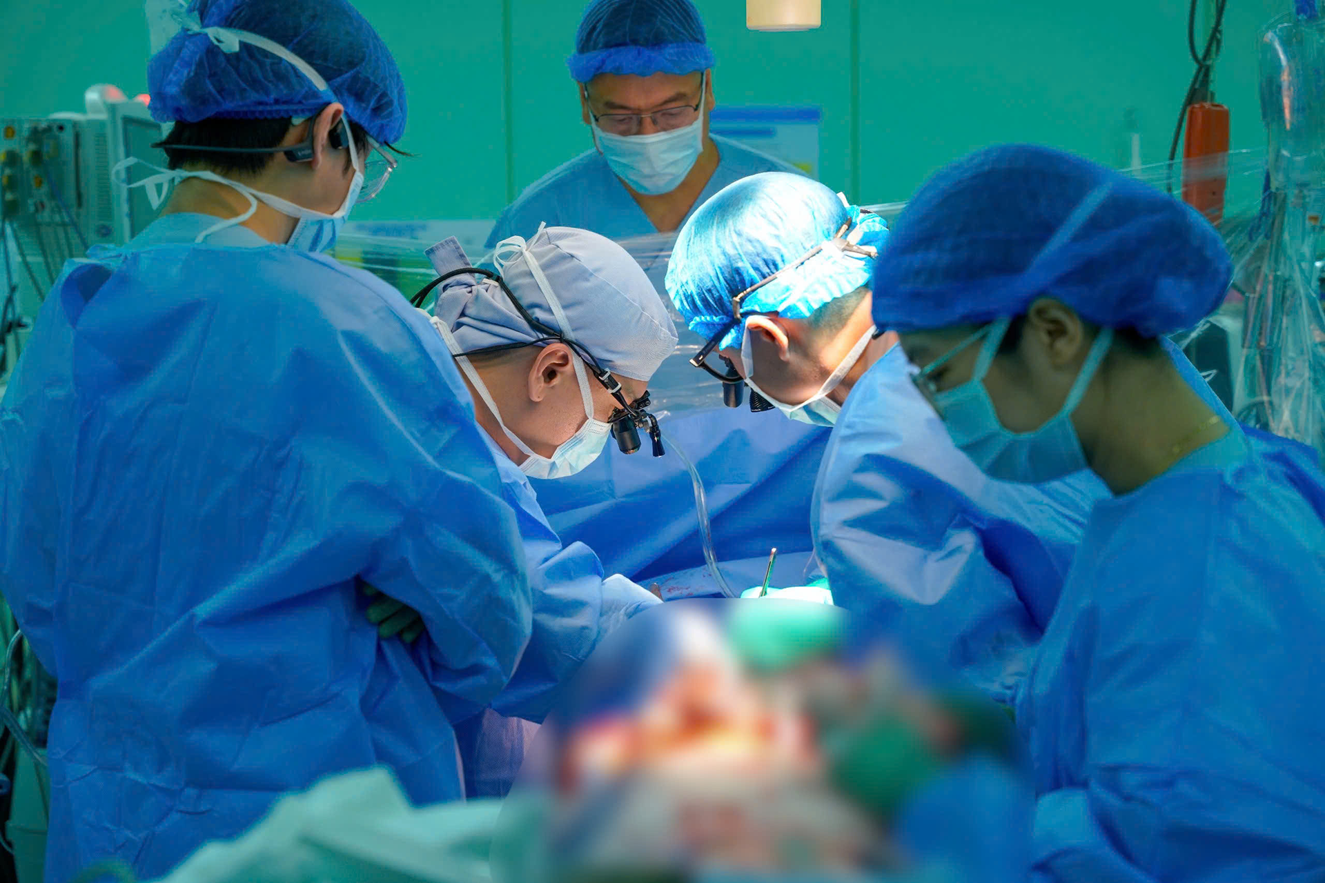 Quyết định 'cân não' của bác sĩ cứu sống bệnh nhi 15 tuổi suy tim giai đoạn cuối
