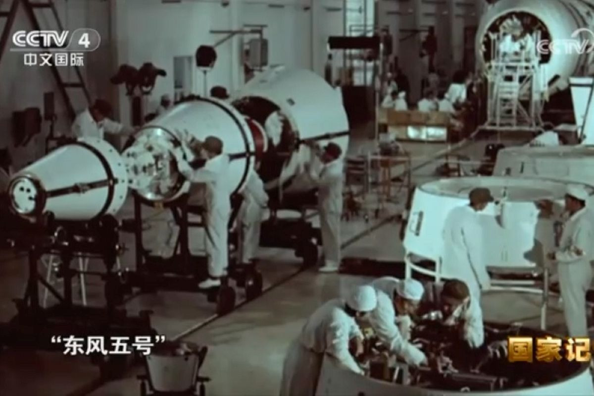 Tên lửa DF 5C Trung Quốc 3.jpg