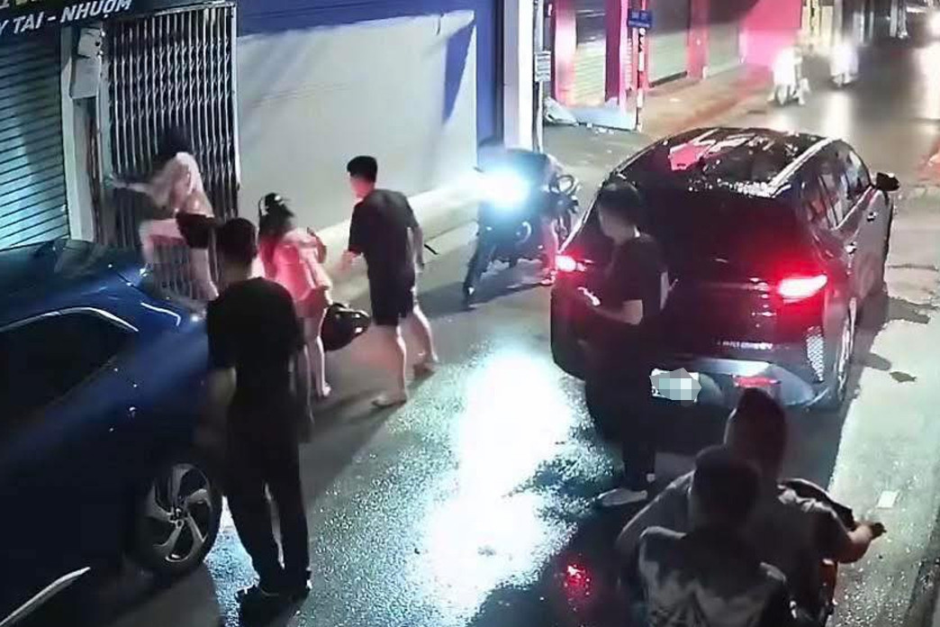 Thông tin bất ngờ vụ hai cô gái bị đuổi đánh trong đêm ở Hà Nội