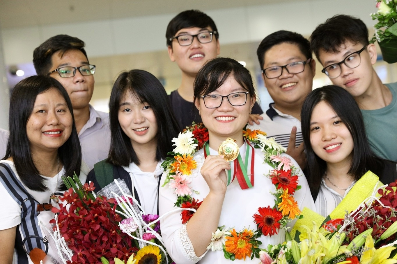 Tinh hoa không thể chỉ đo thành tích học tập, phải kiểm chứng bằng cống hiến