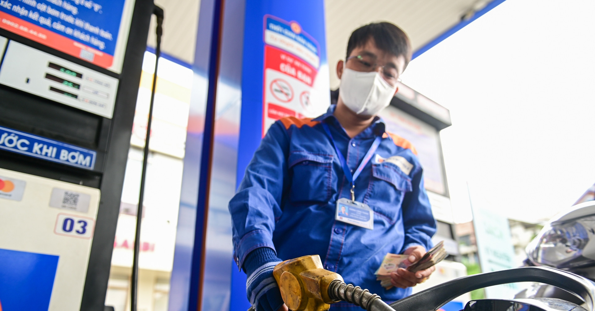 Giá xăng dầu hôm nay 18/5: Dầu thế giới tiếp đà tăng, trong nước giảm nhanh