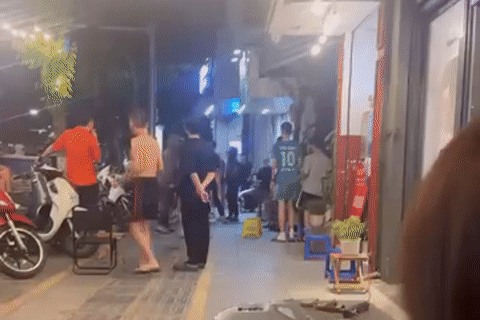 Hà Nội: Hẹn nhau ở quán nước 'nói chuyện', hai nhóm thanh niên lao vào ẩu đả