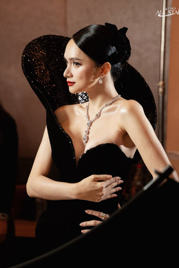 https://static-images.vnncdn.net/vps_images_publish/000001/000003/2026/5/18/huong-giang-005-1059.jpg
