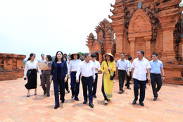 làng văn hoá các dân tộc.jpg