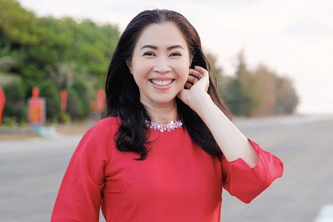 MC Quỳnh Hoa tuổi 54 là phó giám đốc quyền lực, quyết 'giấu' chồng suốt 30 năm