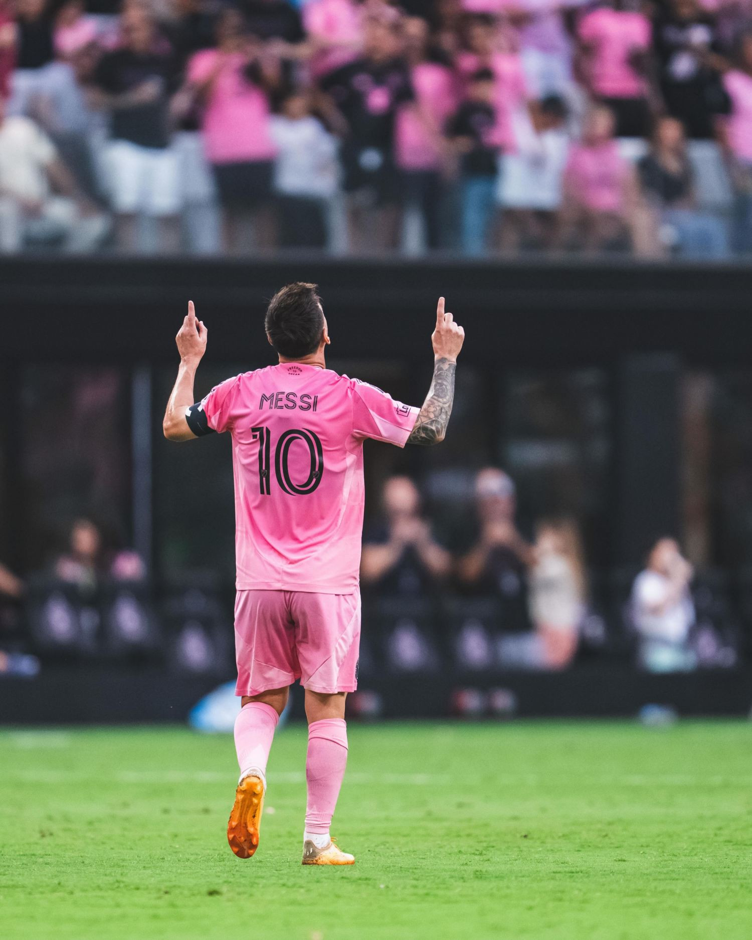 https://static-images.vnncdn.net/vps_images_publish/000001/000003/2026/5/18/messi-inter-miami-126.jpg