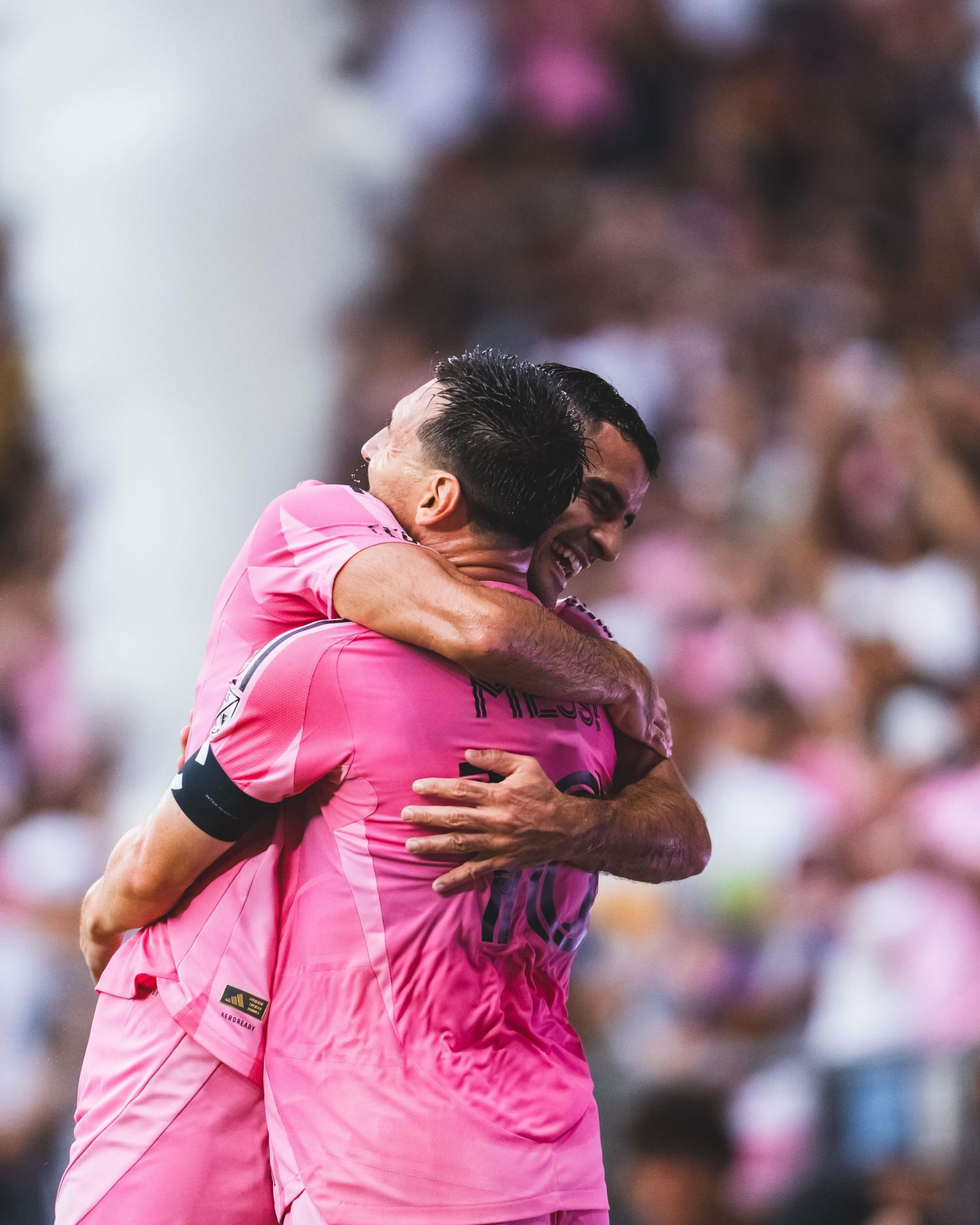 https://static-images.vnncdn.net/vps_images_publish/000001/000003/2026/5/18/messi-inter-miami-3-127.jpg