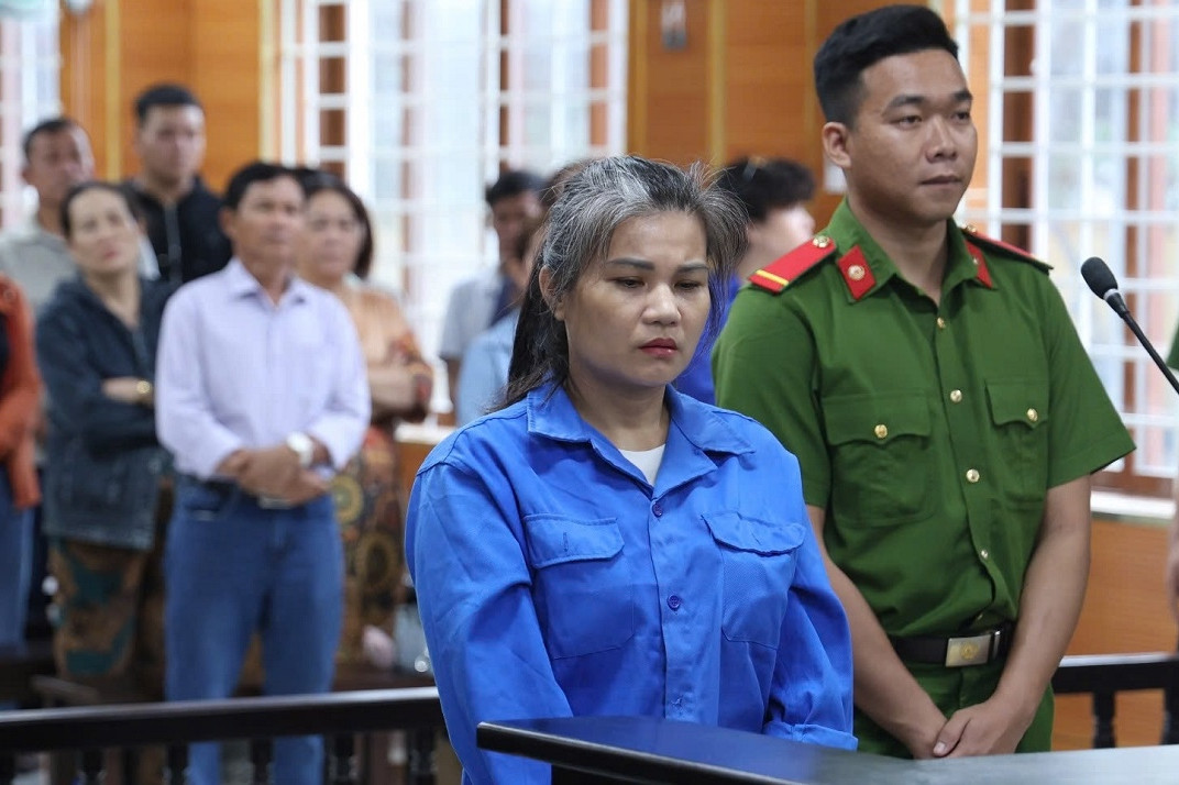 Ném bé trai 14 tháng tuổi tử vong vì 'quấy khóc', bảo mẫu lĩnh 20 năm tù