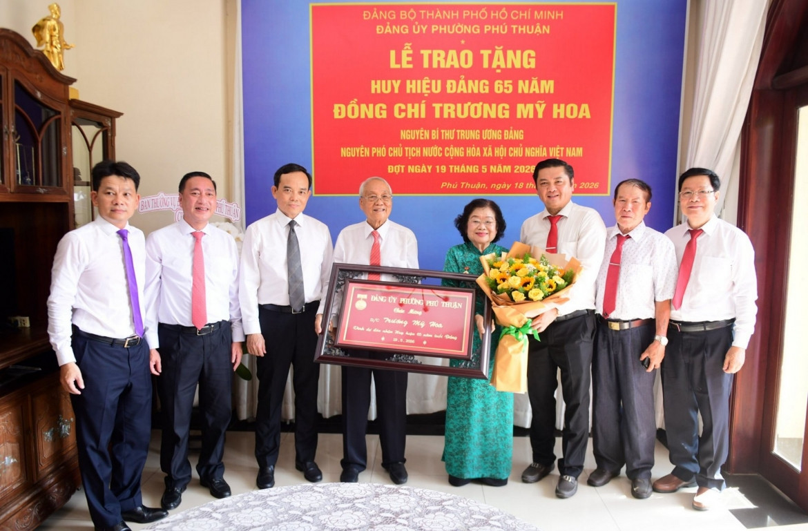 nguyen pho chu tich nuoc truong my hoa nhan huy hieu 65 nam tuoi Dang hinh anh 2