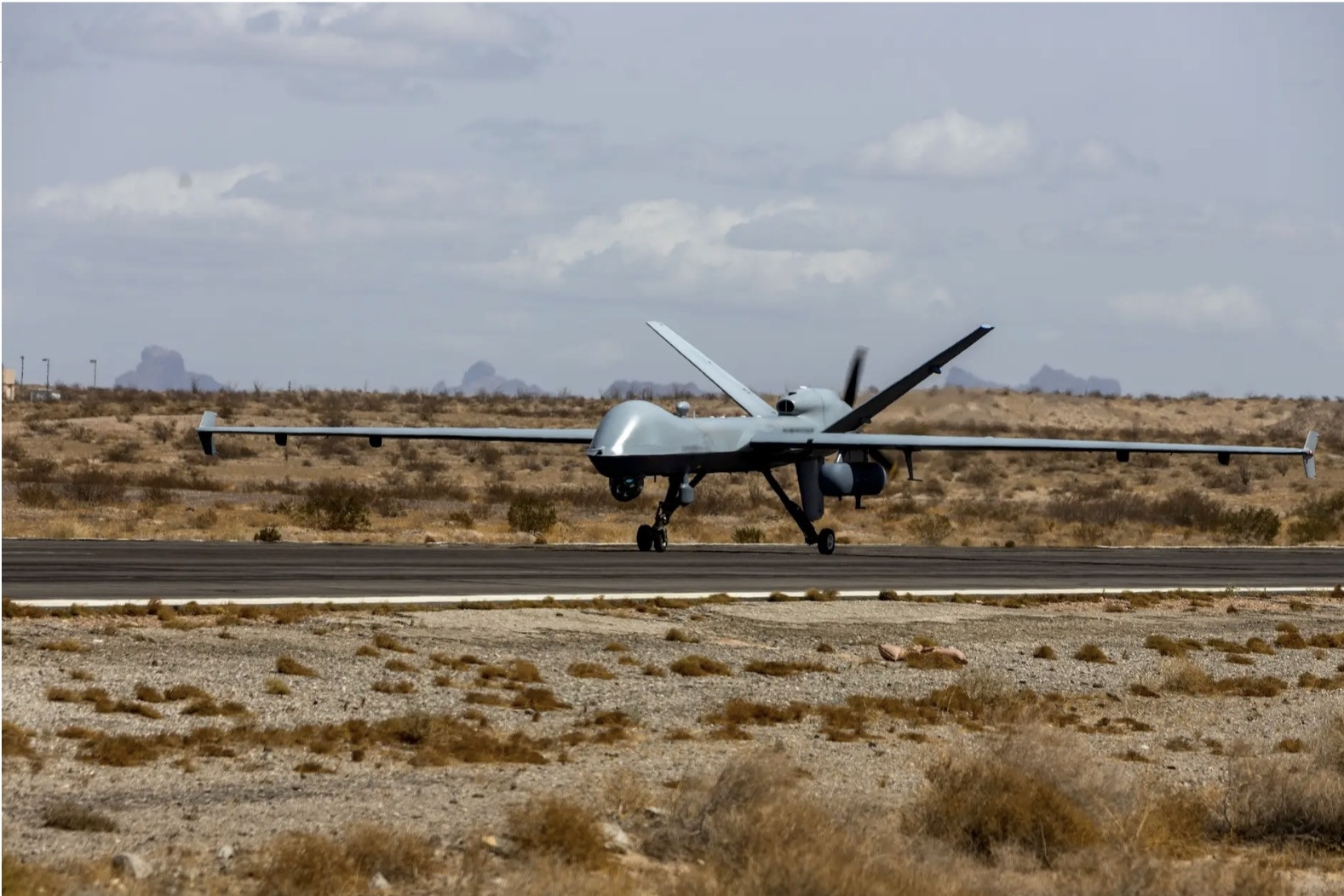 Nhóm Houthi bắn rơi UAV giá hàng chục triệu USD của Mỹ